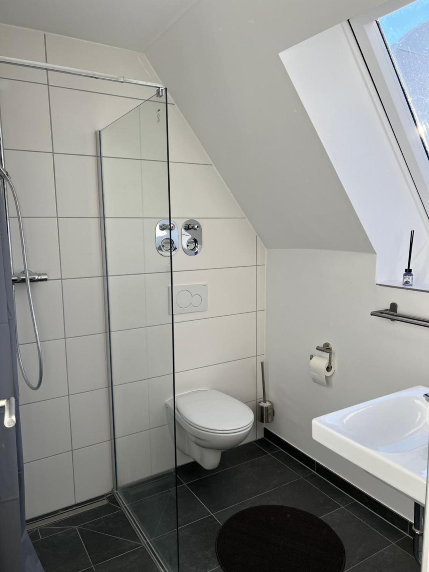 Moderne Wohnung Karlsruhe Neureut, Fussbodenheizung - Regendusche - Waschmaschine - Stellplatz מראה חיצוני תמונה